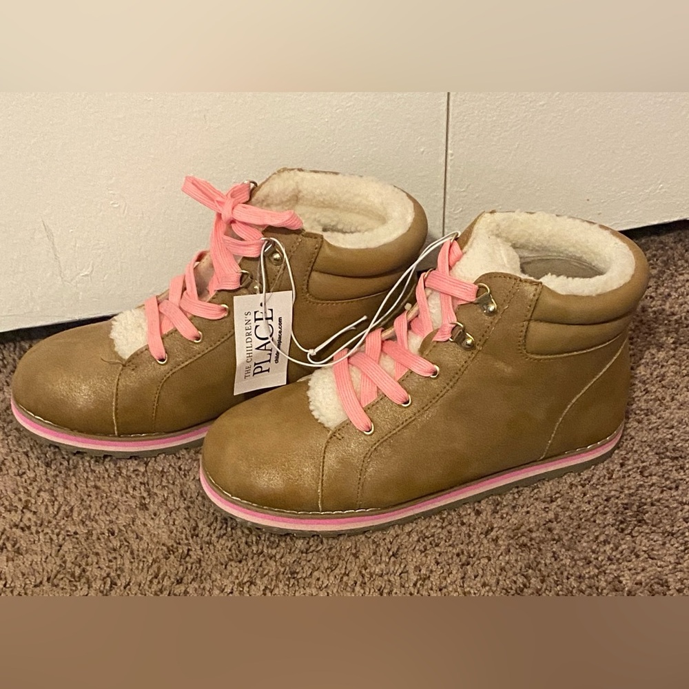 Brand new with tags size 4 girls boots - Picture 1 of 6